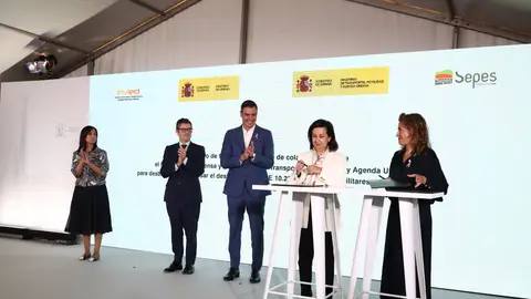 Ayuso dice que recibió la invitación con sólo 24 horas de antelación Sánchez preside la firma del protocolo para desbloquear la Operación Campamento