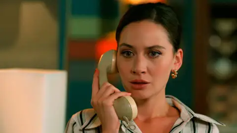 Abdülkadir explota contra Betül y le advierte: “Ya sabes, sé buena chica" Abdülkadir explota contra Betül y le advierte: “Ya sabes, sé buena chica"