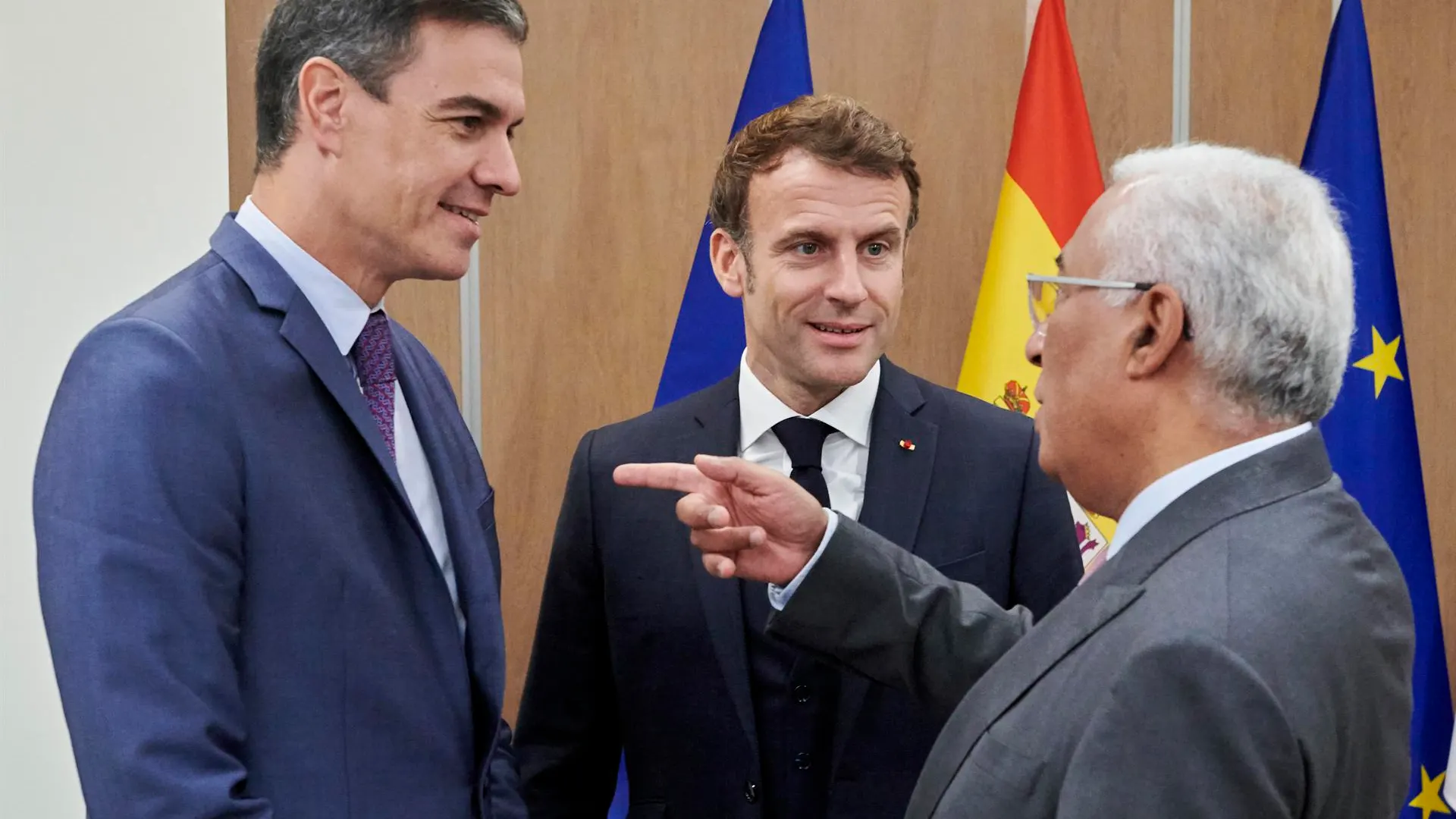 Pedro Sánchez, Emmanuel Macron y António Costa Pedro Sánchez, Emmanuel Macron y António Costa