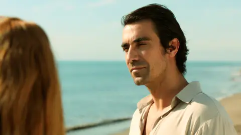 Züleyha confiesa a Mehmet que comprende la venganza de Hakan Züleyha confiesa a Mehmet que comprende la venganza de Hakan