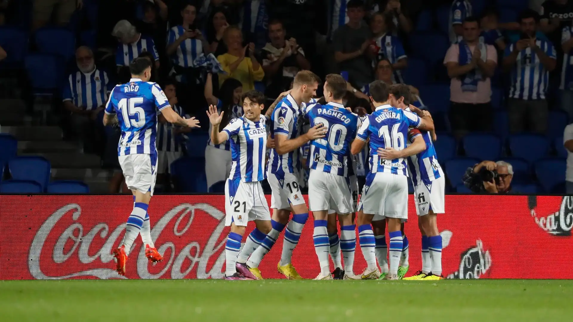 La Real Sociedad celebra el gol de Mikel Merino al Mallorca La Real Sociedad celebra el gol de Mikel Merino al Mallorca