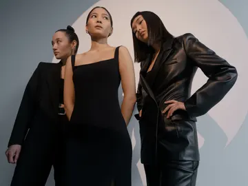 Modelos con ropa negra Modelos con ropa negra