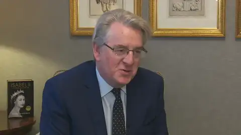 Robert Hardman, biógrafo de Isabel II Robert Hardman, biógrafo de Isabel II: "Ella hubiese preferido ser Reina durante menos tiempo"