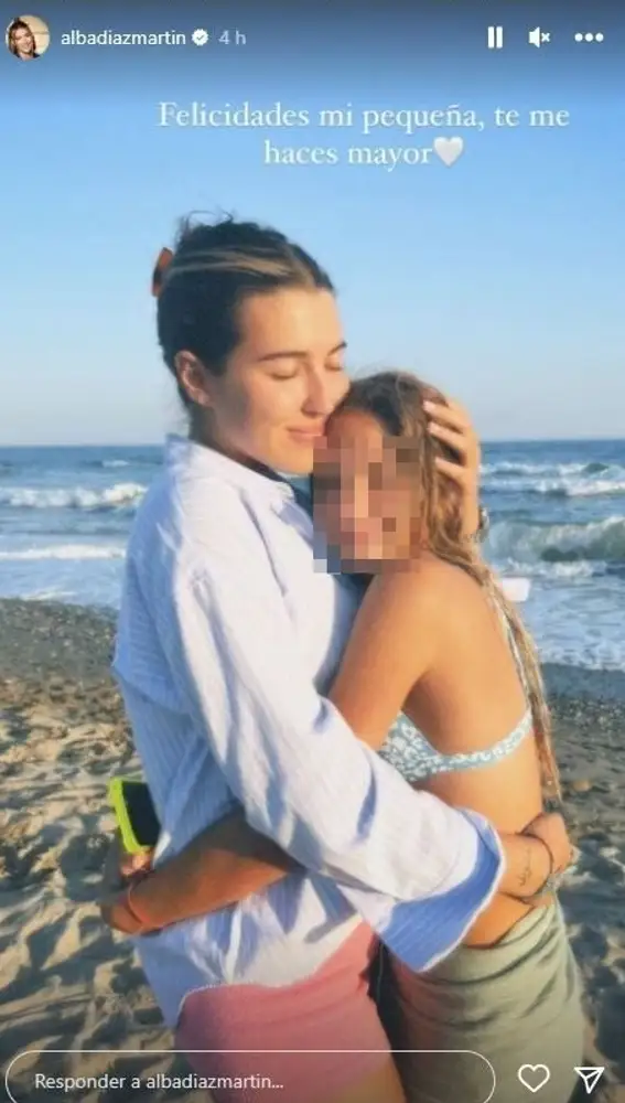 Alba Díaz junto a su hermana Triana