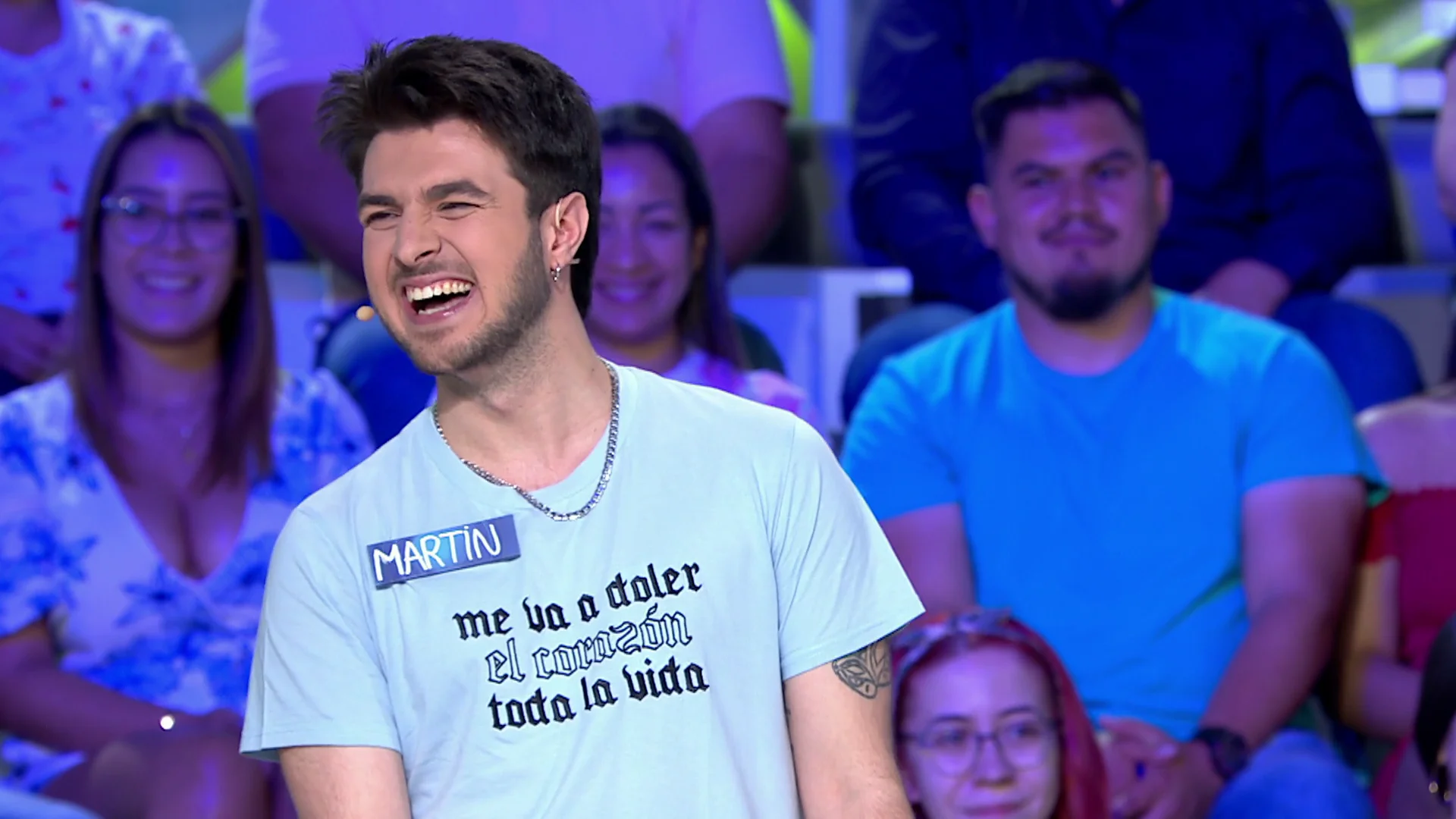 La camiseta de Mart&iacute;n despierta las sospechas en &lsquo;La ruleta de la suerte&rsquo;: &ldquo;&iquest;Ese mensaje es por algo?&rdquo;