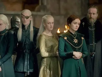 'La casa del Dragón: Olivia Cooke (Alicent Hightower), Tom Glynn-Carney (Aegon Targaryen), Phia Saban (Helaena Targaryen) y Ewan Mitchell (Aemond Targaryen) 'La casa del Dragón: Olivia Cooke (Alicent Hightower), Tom Glynn-Carney (Aegon Targaryen), Phia Saban (Helaena Targaryen) y Ewan Mitchell (Aemond Targaryen)