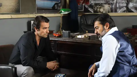 Abdülkadir cede y acepta el cambio de planes de Hakan: “Dejaré tranquila a Züleyha" Abdülkadir cede y acepta el cambio de planes de Hakan: “Dejaré tranquila a Züleyha"