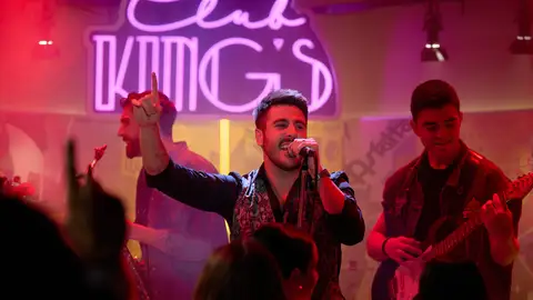 Así ha sido el cameo de Antonio José en 'Amar es para siempre' Así ha sido el cameo de Antonio José en 'Amar es para siempre'