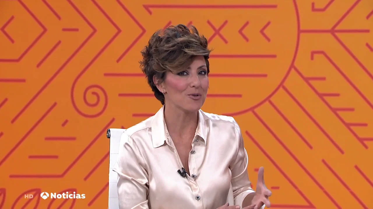 'Antena 3 Noticias' recibe a Sonsoles &Oacute;nega a 3 d&iacute;as de su estreno: "Vamos a abrir una ventana de directo en las tardes de Antena 3".