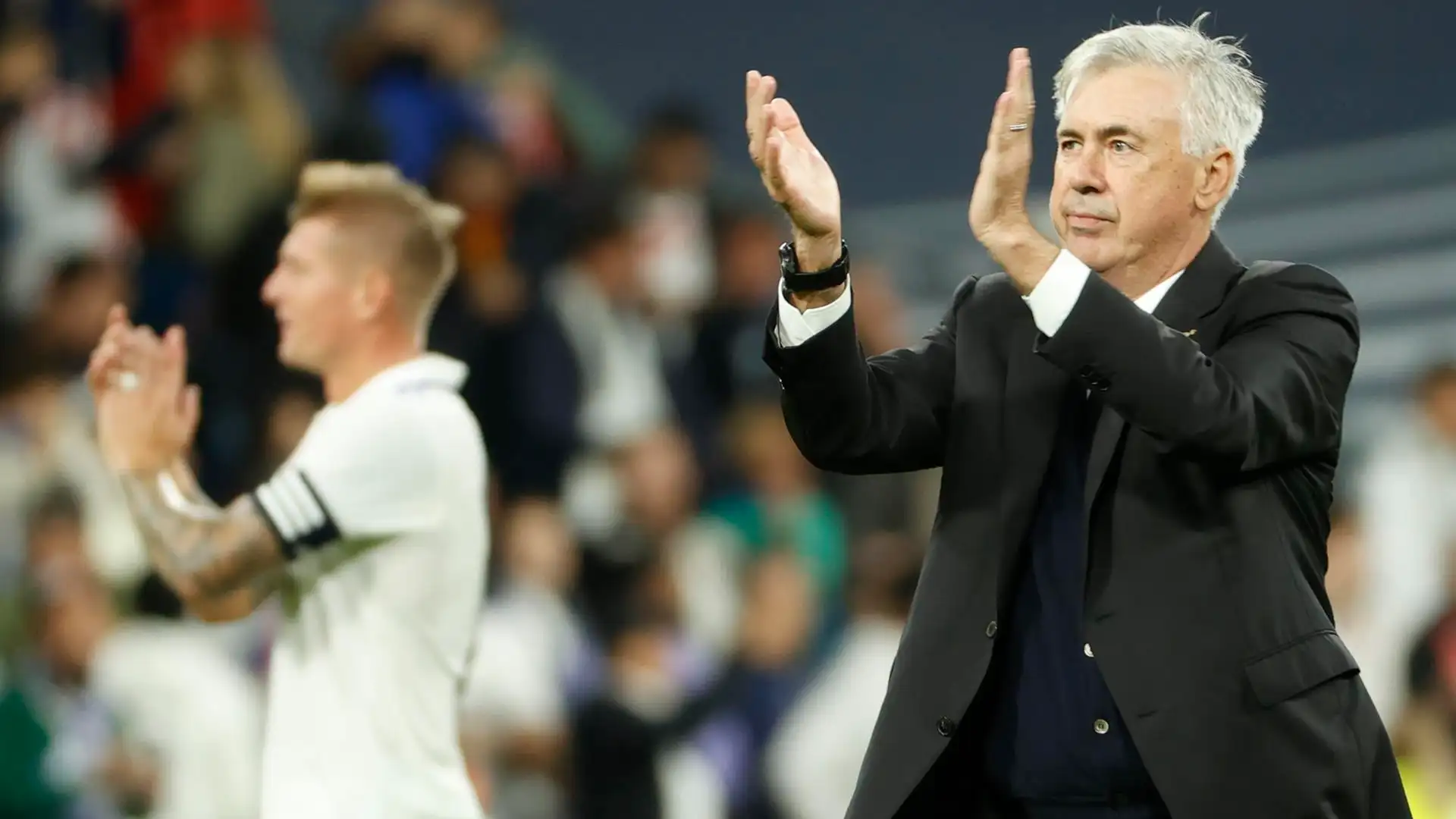 Ancelotti aplaude a la afici&oacute;n tras la victoria ante el Sevilla