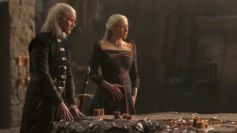 Matt Smith y Emma D'Arcy en 'La Casa del Dragón' Matt Smith y Emma D'Arcy en 'La Casa del Dragón'