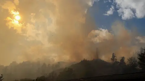 Un incendio en Vizcaya obliga a desalojar a los vecinos de Balmaseda Un incendio en Vizcaya obliga a desalojar a los vecinos de Balmaseda
