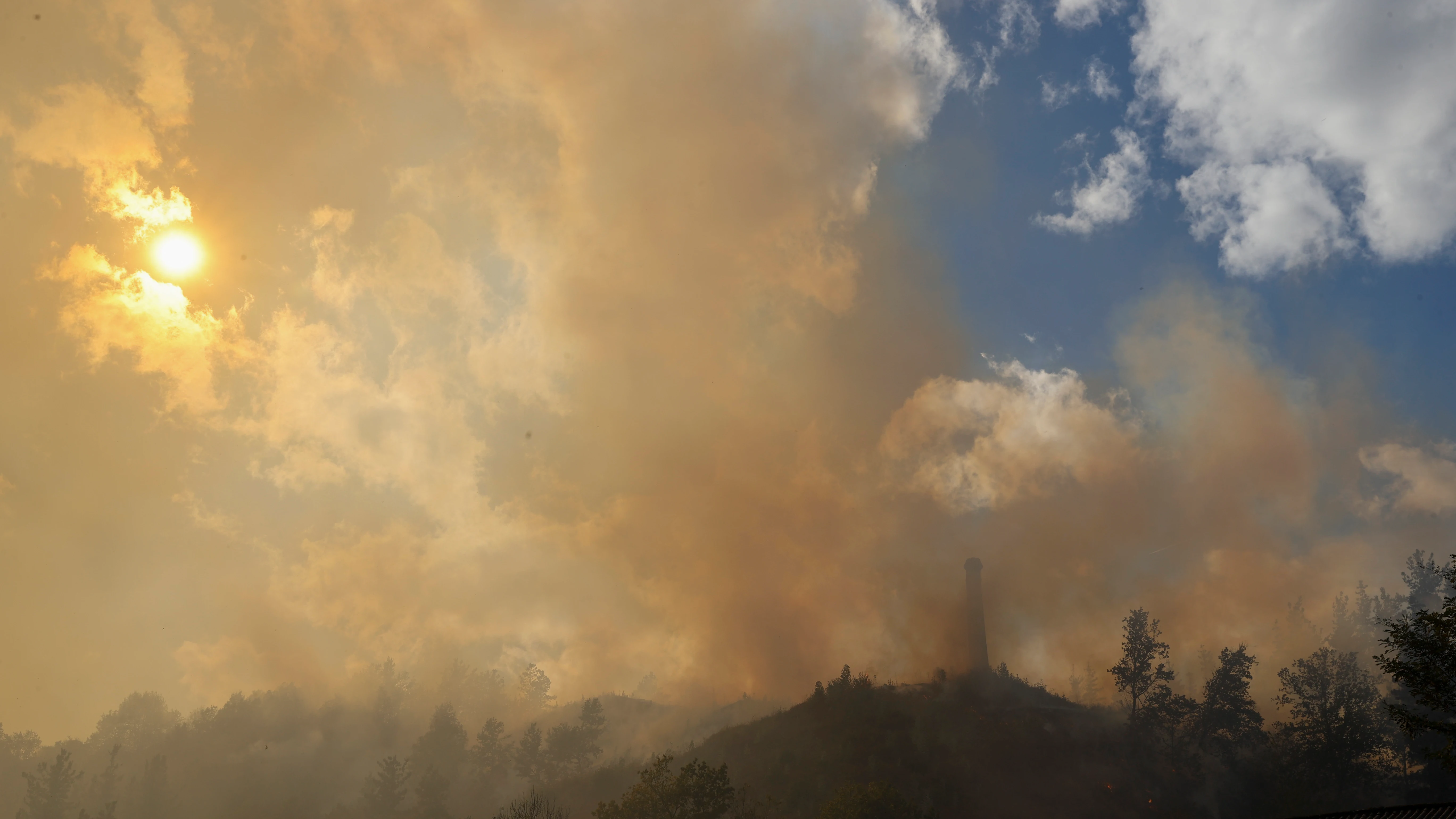 Un incendio en Vizcaya obliga a desalojar a los vecinos de Balmaseda Un incendio en Vizcaya obliga a desalojar a los vecinos de Balmaseda