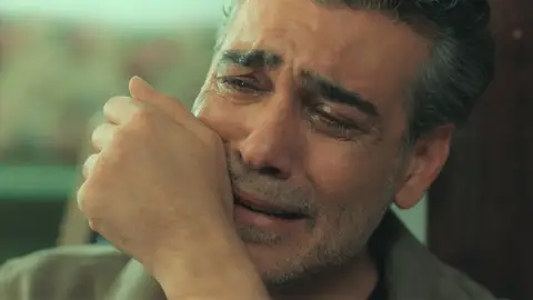 Volkan, hundido, le ruega a Asya que no le abandone: “Nunca podré sacarte de mi corazón”    Volkan, hundido, le ruega a Asya que no le abandone: “Nunca podré sacarte de mi corazón”