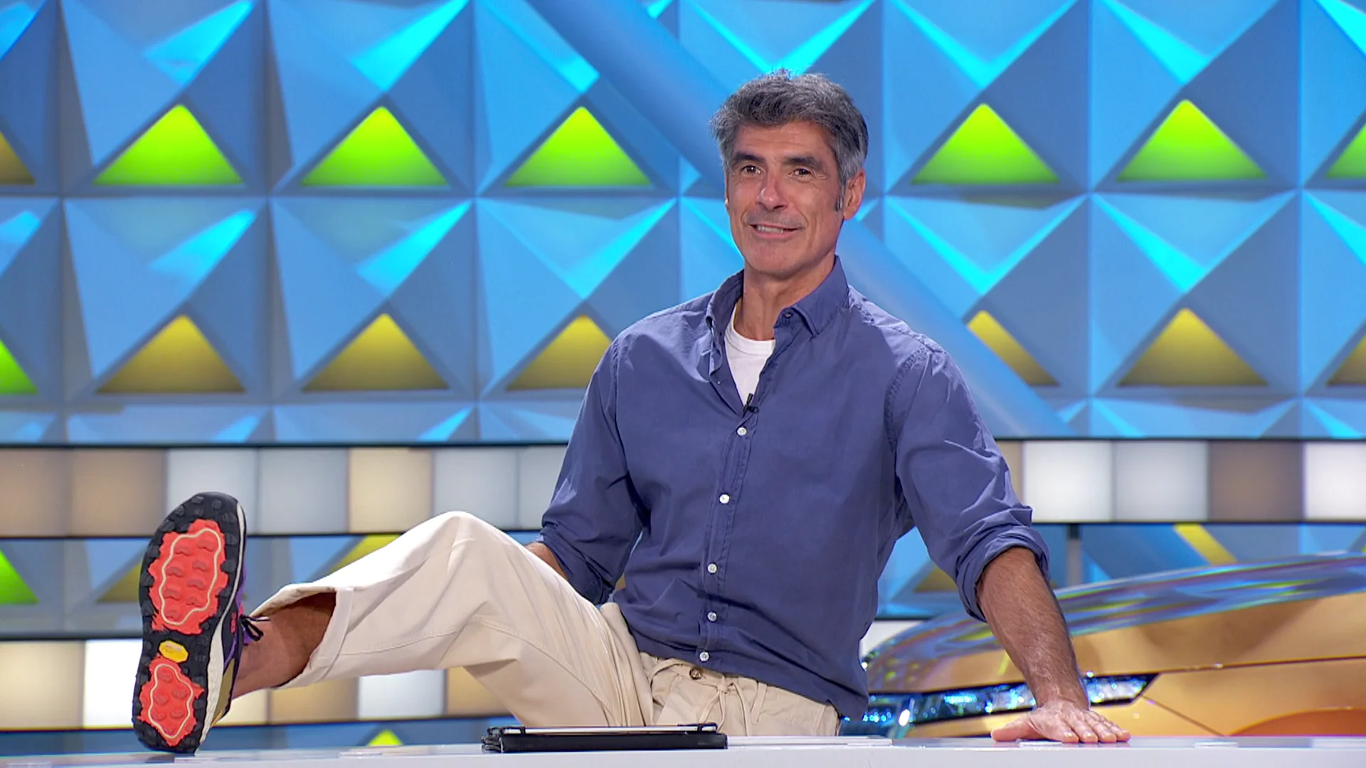 ¿Es bueno andar descalzo? Jorge Fernández y Laura Moure lo aclaran en ‘La ruleta de la suerte’ ¿Es bueno andar descalzo? Jorge Fernández y Laura Moure lo aclaran en ‘La ruleta de la suerte’