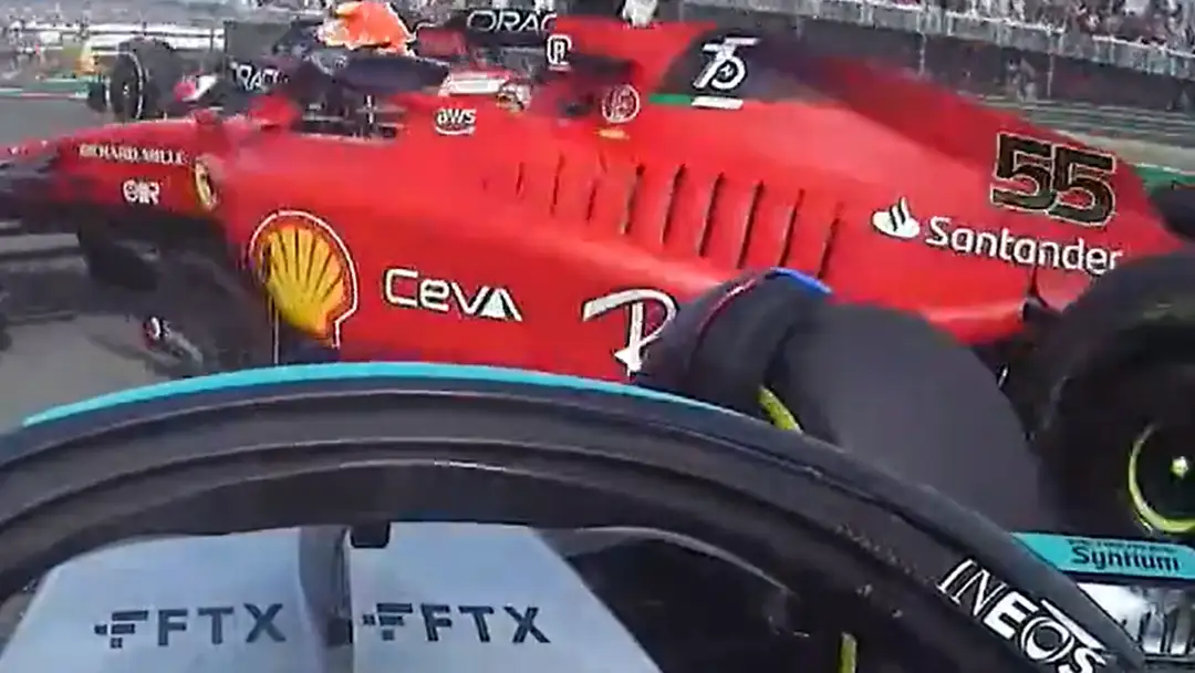 Accidente de Carlos Sainz en el GP de Estados Unidos Así fue el accidente de Sainz en la primera curva cuando salía 1º en el GP de Estados Unidos