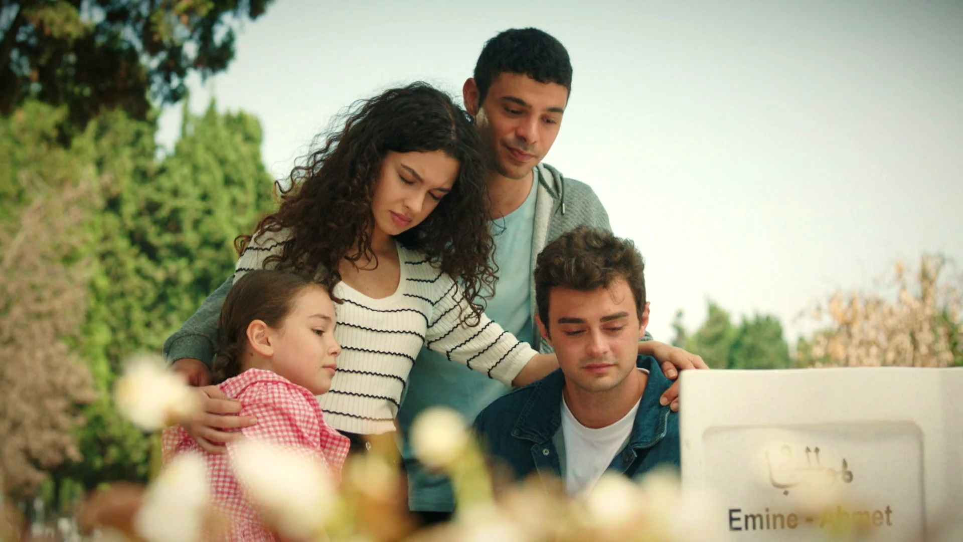 Los hermanos Eren viven un emocionante momento en el cementerio: &ldquo;No estamos tristes, estamos felices"