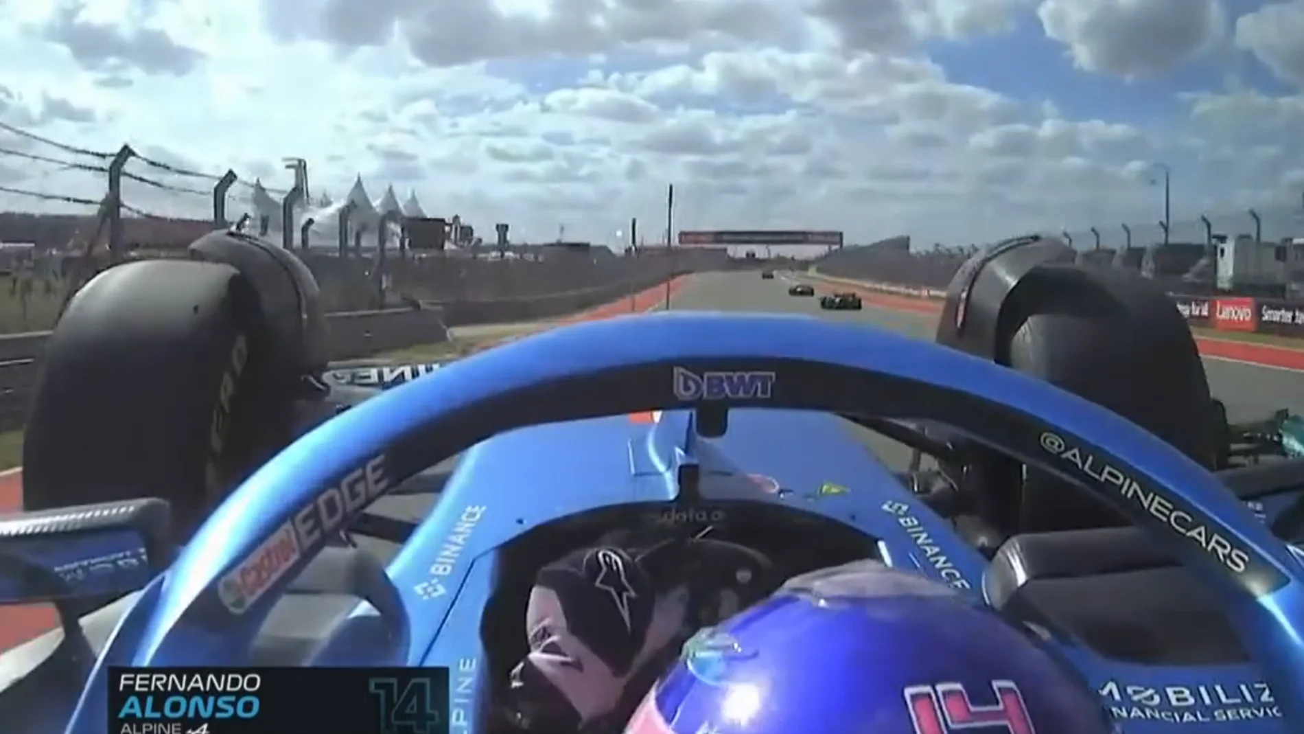 El momento en que Fernando Alonso &#39;vuela&#39; tras su choque con Stroll