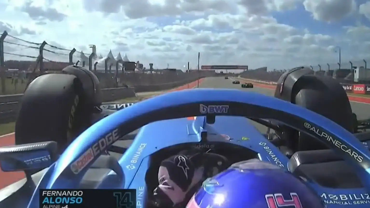El momento en que Fernando Alonso 'vuela' tras su choque con Stroll El momento en que Fernando Alonso 'vuela' tras su choque con Stroll
