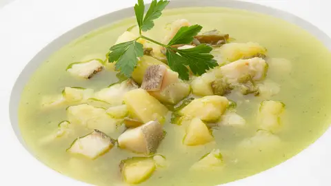Patatas con bacalao al perejil Karlos Arguiñano: cazuela sencilla de patatas con bacalao al perejil