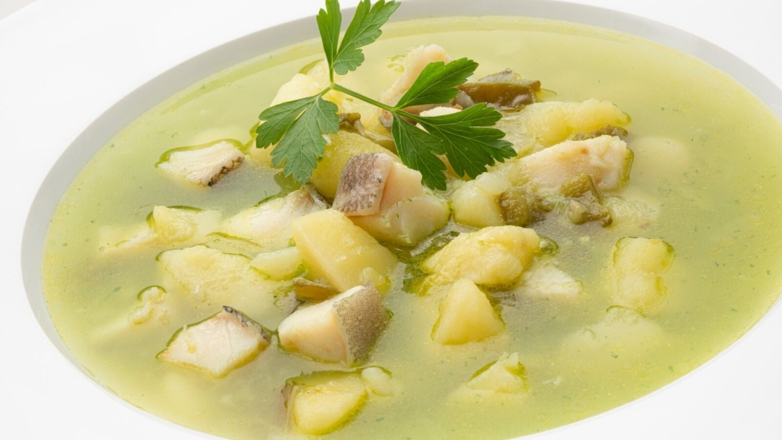Conseguir un guiso de bacalao con patatas al nivel de Karlos Arguiñano es súper sencillo con esta receta