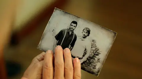 En el próximo capítulo de 'Tierra Amarga': Hamminé encontrará una foto de Demir y Hakan... ¿Qué ocurrirá si sale a la luz? En el próximo capítulo de 'Tierra Amarga': Hamminé encontrará una foto de Demir y Hakan... ¿Qué ocurrirá si sale a la luz?