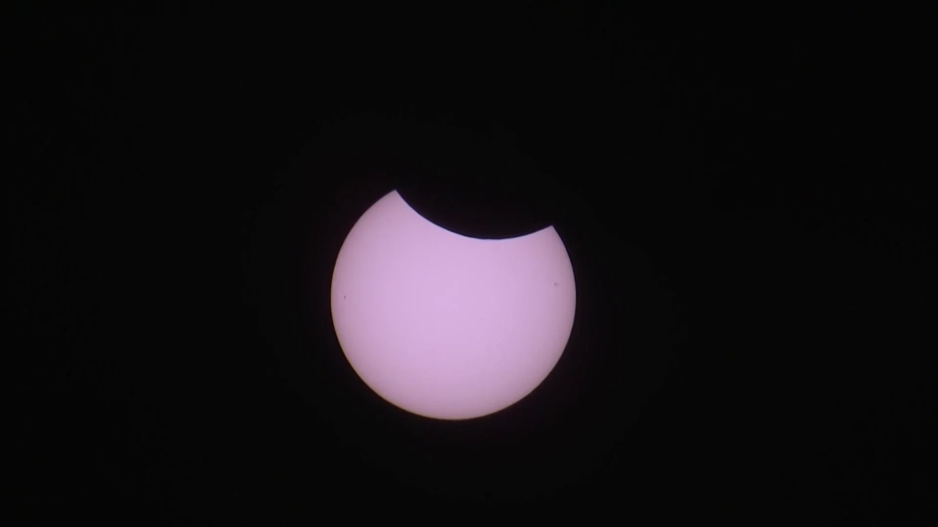 El vídeo del eclipse solar parcial en España El vídeo del eclipse solar parcial en España
