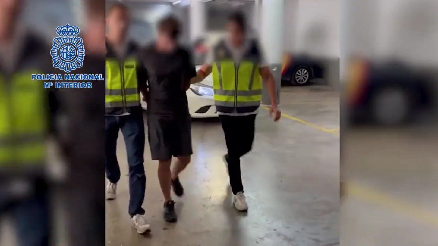 Momento en el que la Policía Nacional detiene a un prófugo en Marbella Momento en el que la Policía Nacional detiene a un prófugo en Marbella
