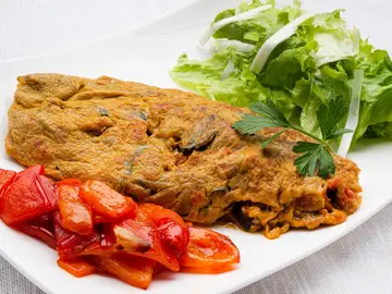 Tortilla de berenjena con chistorra y pimiento Receta de tortilla de berenjena con chistorra y pimiento, de Arguiñano