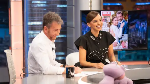 Chenoa presume de marido en 'El Hormiguero': "Tiene una letra preciosa como él y sus ojos" Chenoa presume de marido en 'El Hormiguero': "Tiene una letra preciosa como él y sus ojos"