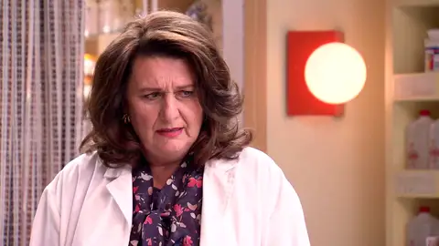 La tremenda bronca de doña Paz a Hugo: “Has estado a punto de matar a una clienta” La tremenda bronca de doña Paz a Hugo: “Has estado a punto de matar a una clienta”