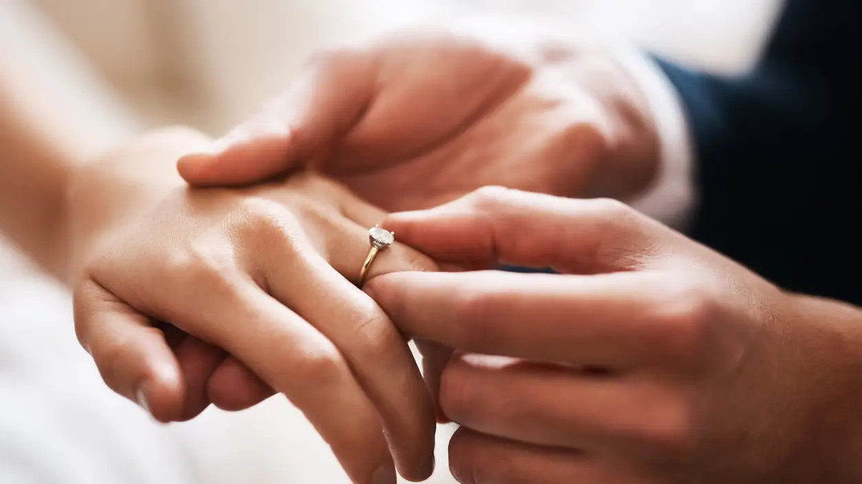 Unos novios en el d&iacute;a de su boda