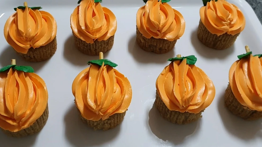 Cupcakes con forma de calabaza. Cupcakes con forma de calabaza.