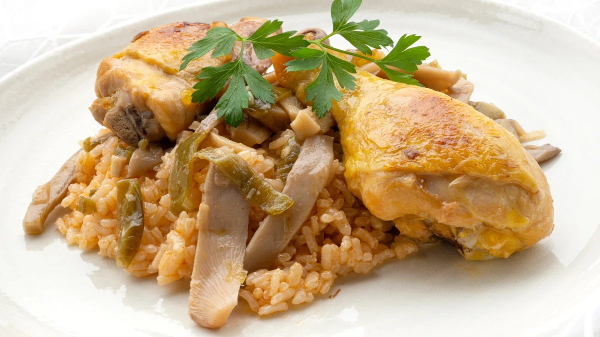 Arroz con setas y pollo Receta de arroz con setas y pollo, "un auténtico festín" de Karlos Arguiñano