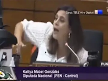 La diputada de Paraguay canta 'Te Felicito' La diputada de Paraguay canta 'Te Felicito'