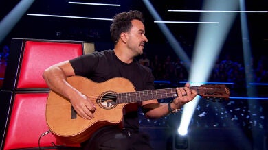 Luis Fonsi enamora a los coaches improvisando ‘Nada es para siempre’ en ‘La Voz’ 