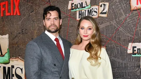 Henry Cavill y Natalie Viscuso en la premiere de 'Enola Holmes 2' Henry Cavill y Natalie Viscuso en la premiere de 'Enola Holmes 2'