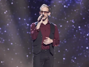 Álex León impresiona en ‘La Voz’ con su estilo crooner cantando ‘Summer wind’ Álex León impresiona en ‘La Voz’ con su estilo crooner cantando ‘Summer wind’