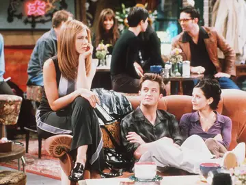 Matthew Perry, Jennifer Aniston y Courteney Cox en 'Friends' como Rachel, Chandler y Monica Matthew Perry, Jennifer Aniston y Courteney Cox en 'Friends' como Rachel, Chandler y Monica