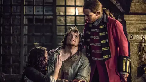 Caitriona Balfe (Claire), Sam Heughan (Jamie Fraser) y Tobias Menzies (Black Jack Randall) en la temporada 1 de 'Outlander' Caitriona Balfe (Claire), Sam Heughan (Jamie Fraser) y Tobias Menzies (Black Jack Randall) en la temporada 1 de 'Outlander'