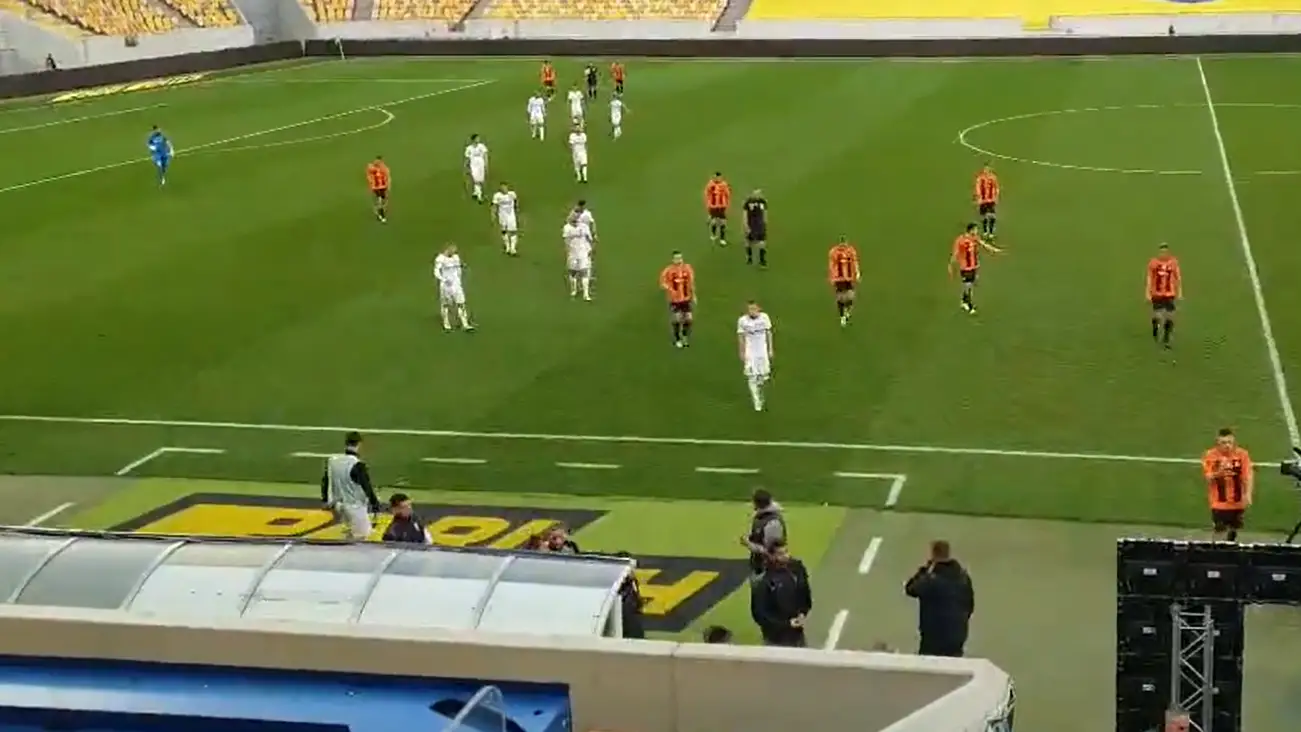Una alarma de bomba interrumpe el partido entre el Shakhtar y el Oleksandriya en Ucrania Una alarma de bomba interrumpe el partido entre el Shakhtar y el Oleksandriya en Ucrania