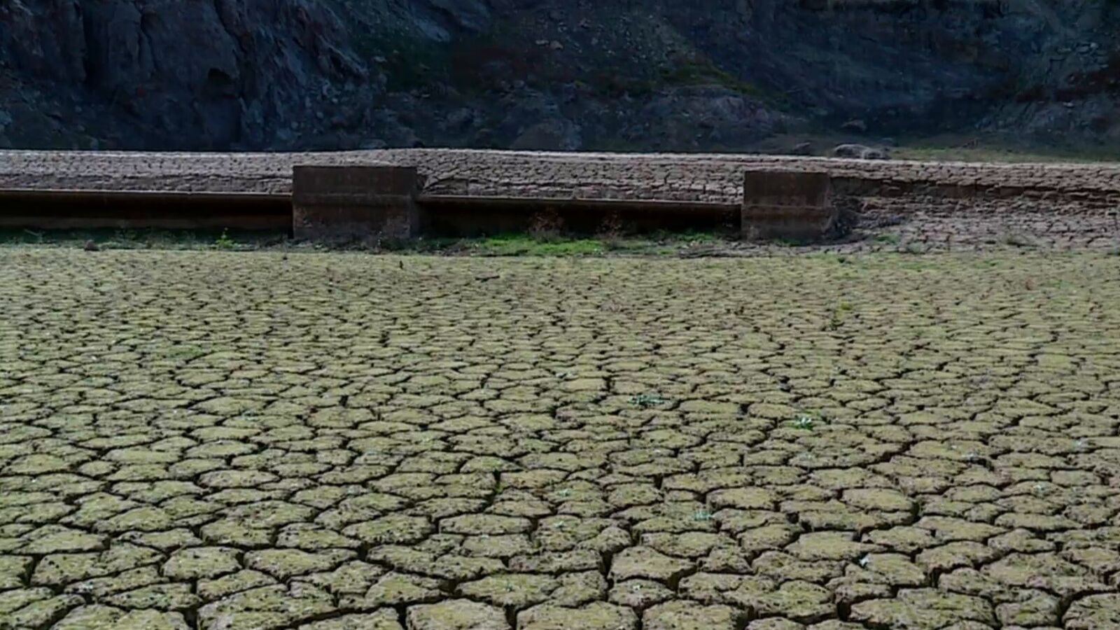 Las imágenes del embalse de La Baells (Barcelona) seco debido a la sequía