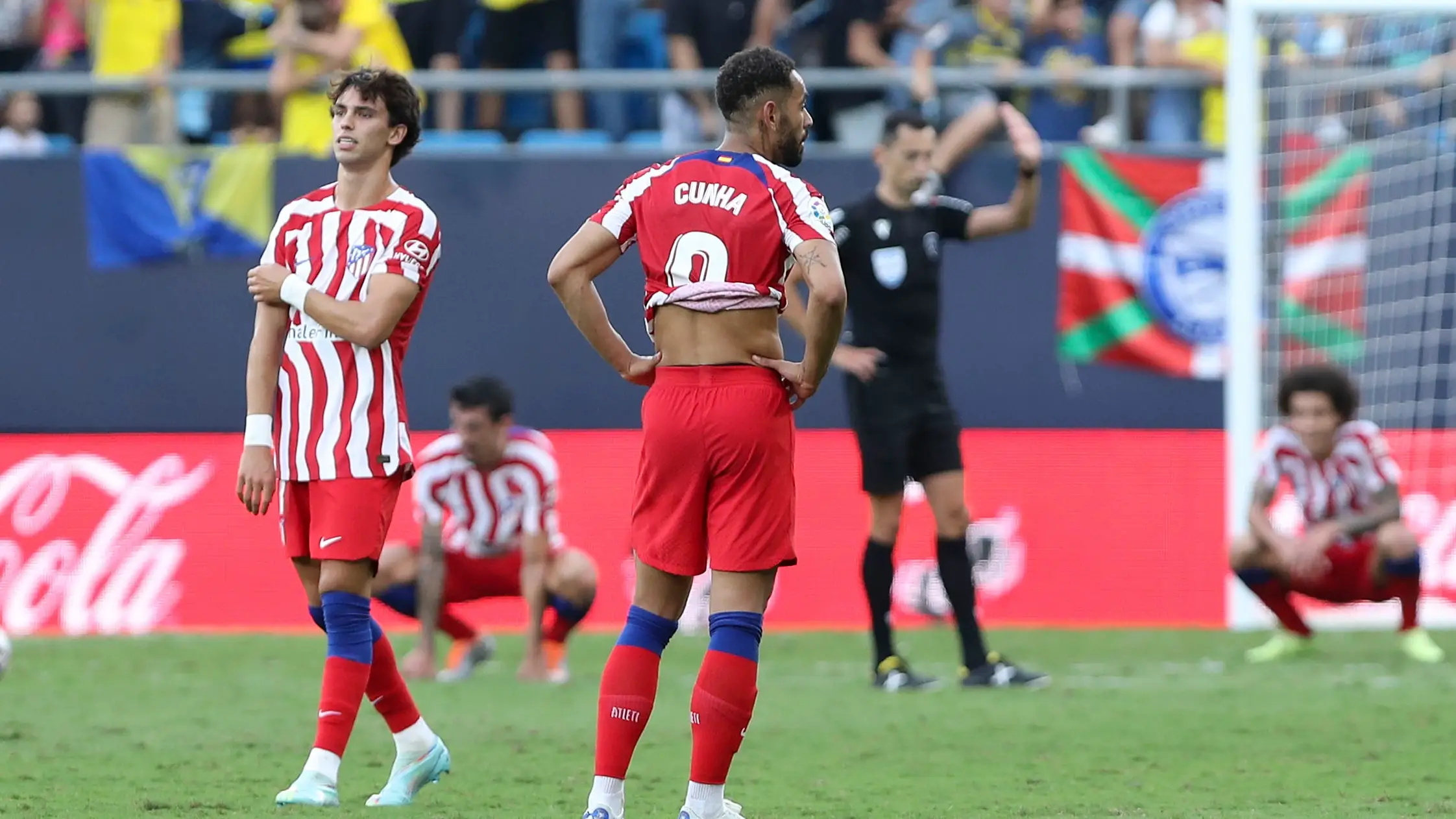 El Atleti no despierta de su pesadilla y naufraga en un partido loco ante el Cádiz El Atleti no despierta de su pesadilla y naufraga en un partido loco ante el Cádiz