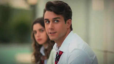 El bonito gesto de Doruk para que Asiye consiga algo de dinero: "Es lo único que puedo hacer por el momento" El bonito gesto de Doruk para que Asiye consiga algo de dinero: "Es lo único que puedo hacer por el momento"