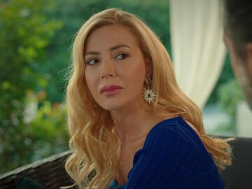 Nebahat le confiesa a Akif el motivo por el que todav&iacute;a no se ha divorciado de &eacute;l: "No puedo. No tengo ingresos"