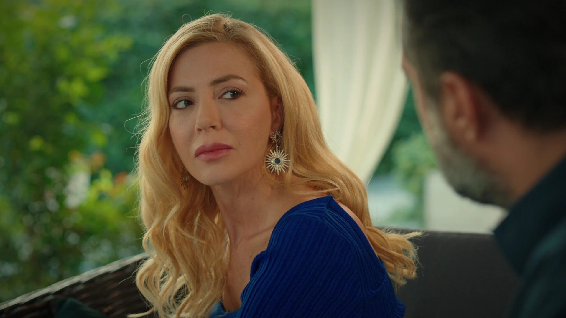 Nebahat le confiesa a Akif el motivo por el que todav&iacute;a no se ha divorciado de &eacute;l: "No puedo. No tengo ingresos"