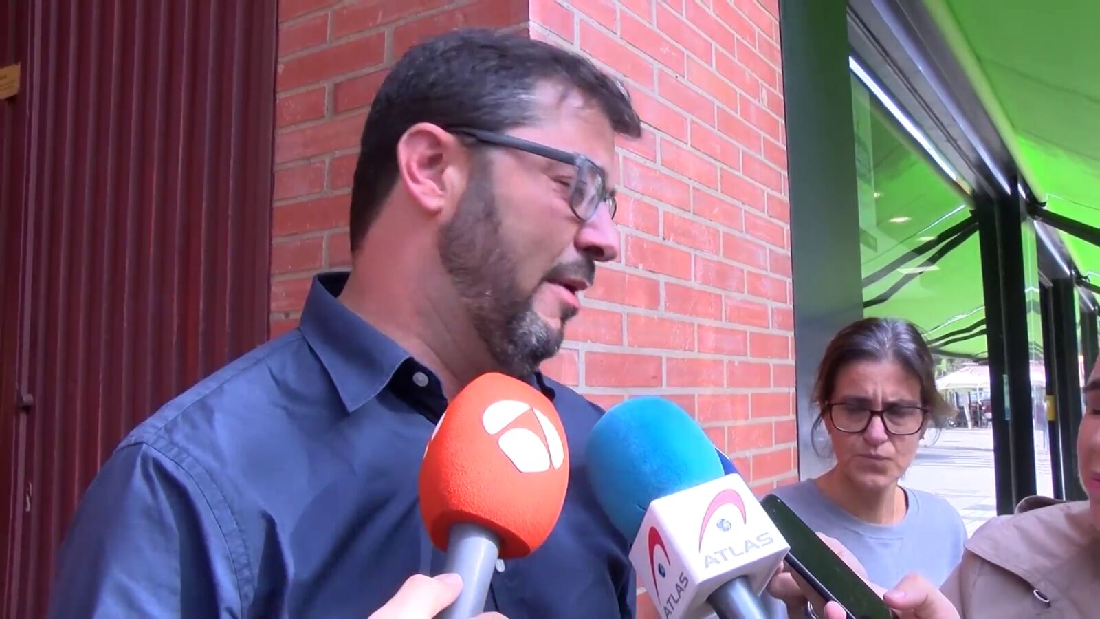 El padre de la niña de 6 años asesinada en Gijón, roto y entre lágrimas: 