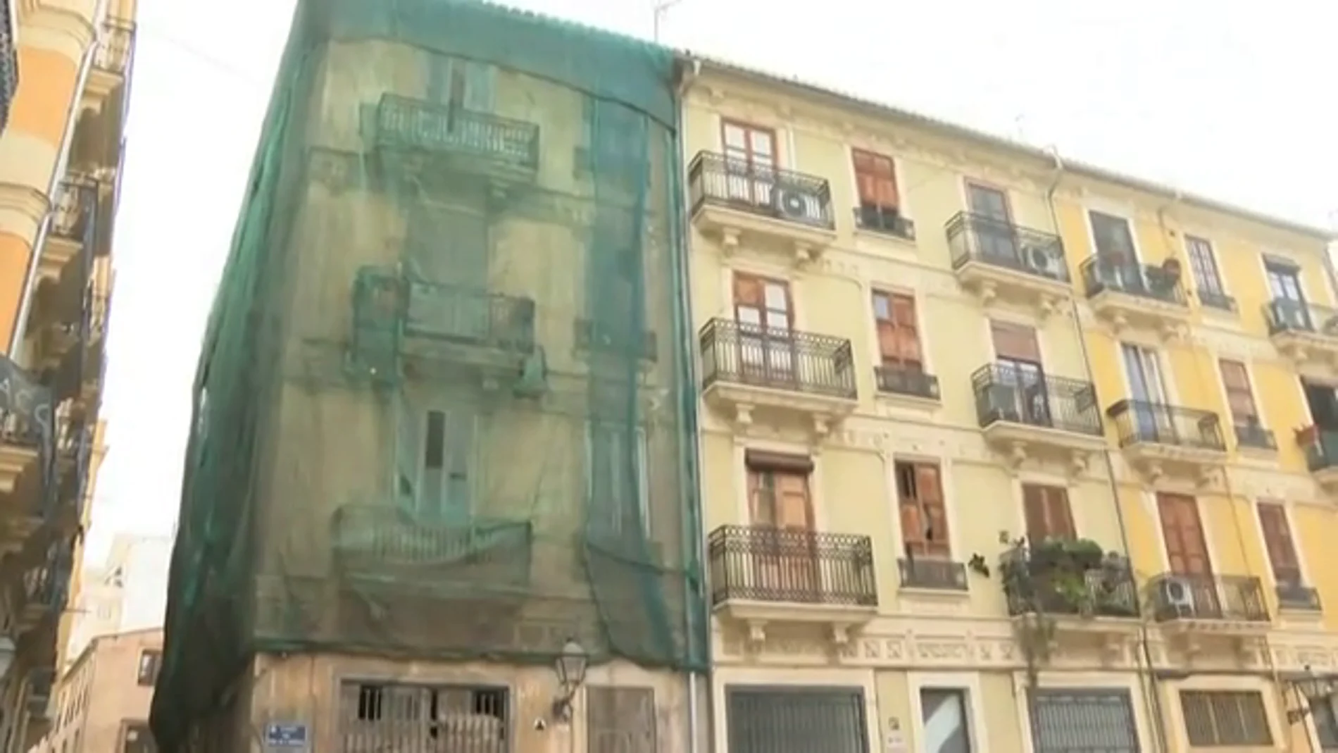 Vecinos del barrio de Velluters en Valencia acumulan más de 30 denuncias por el riesgo inminente de derrumbe de un edificio