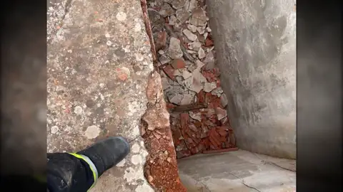 Una anciana de 85 años cae en el interior de una tumba en el cementerio de Valdepeñas Una anciana de 85 años cae en el interior de una tumba en el cementerio de Valdepeñas
