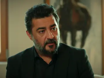 Akif le compra una casa a Suzan, pero Nebahat casi les pilla y le dice que era una sorpresa para ella Akif le compra una casa a Suzan, pero Nebahat casi les pilla y le dice que era una sorpresa para ella
